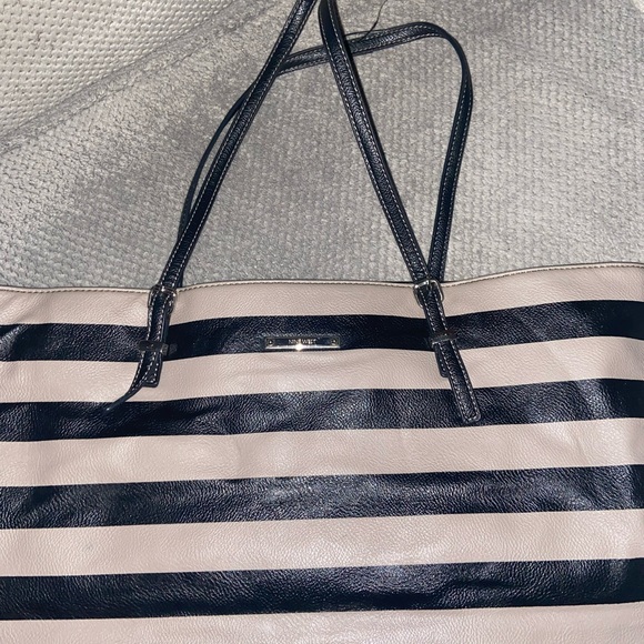 Nine West large tote purse - Picture 3 of 4